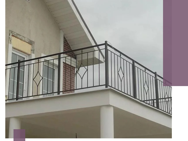 Изготовление балконных ограждений в Полевской из металла и стекла