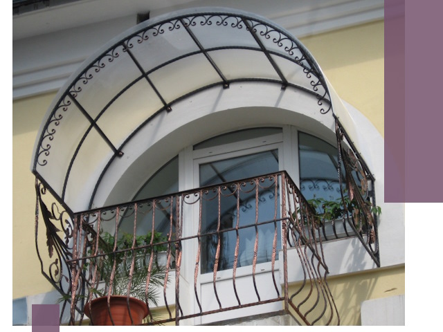 Козырьки над балконом в Полевской — изготовление и монтаж