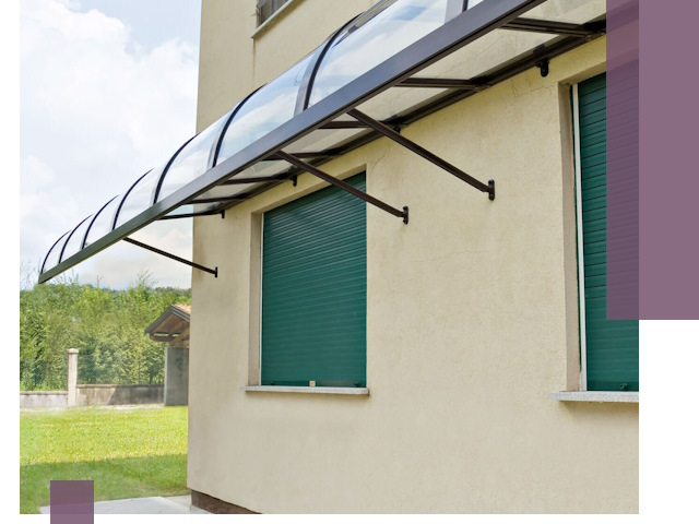 Козырьки над окнами в Полевской — изготовление и монтаж по выгоде